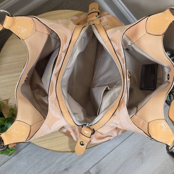 Coach Maggie Madison Op Art Bag - Picture 15 of 16